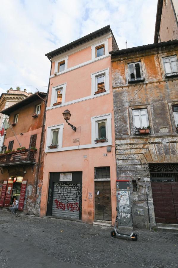 Gorgeous Trastevere Loft On The River Lejlighed